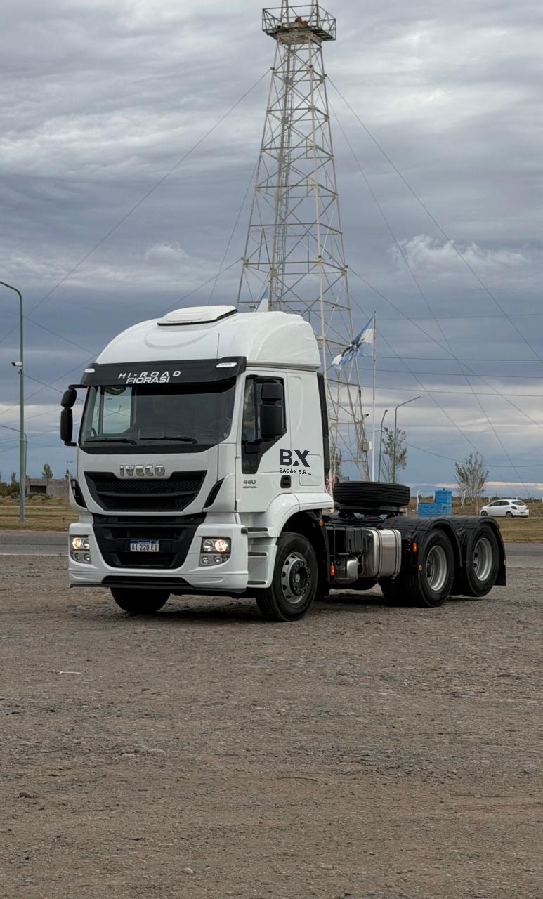 Camión IVECO Hi-Road de BACAX S.R.L.